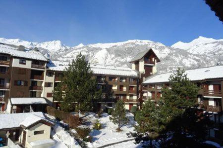 1 Bedroom Flat, 5 Minutes Walk Funicular Les Arcs & 10 Minutes Walk Center, Parking, Wifi *